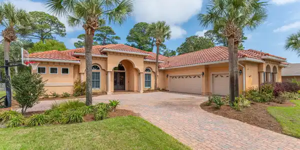 1530 Glenlake Circle