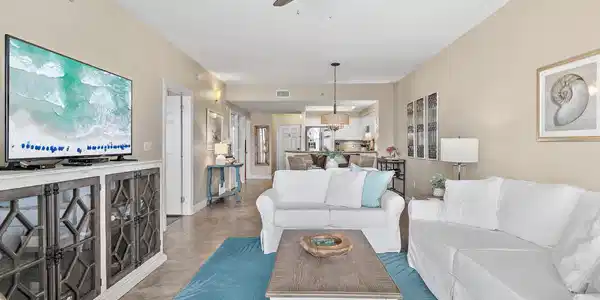 Image 3: Living Room