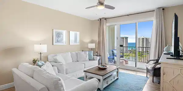 Image 4: Living Room