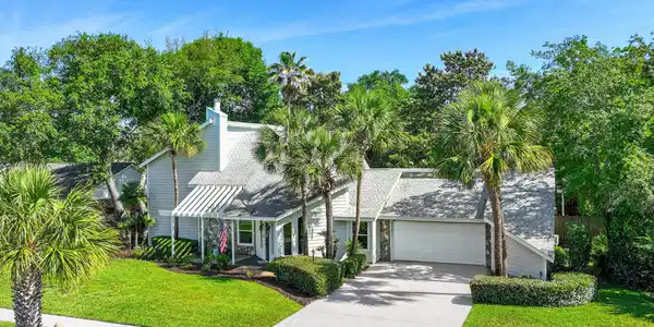 90 W Country Club Drive
