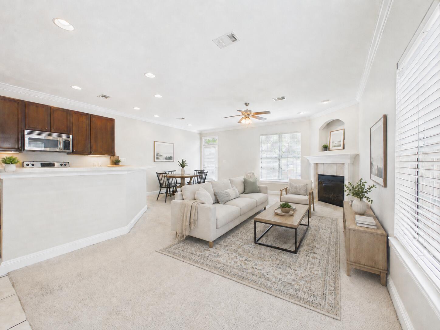 Image 4: Living Room