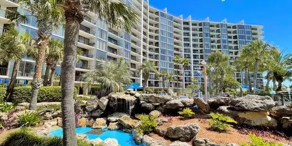Image 2: Tower I - On Grand Lagoon Pool