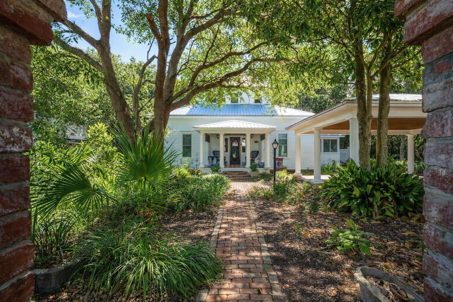 Image 1: 103 Gulf Point Home