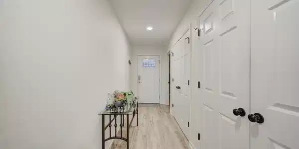 Image 2: Entry