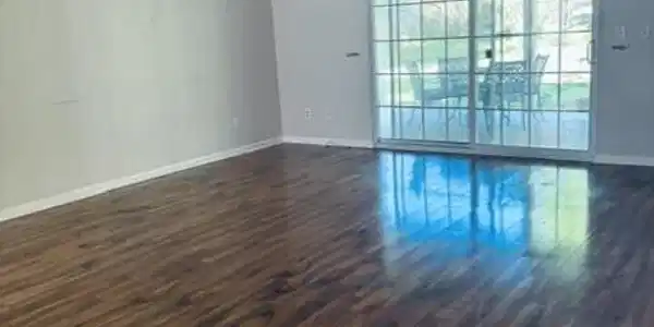 Image 3: Living Room