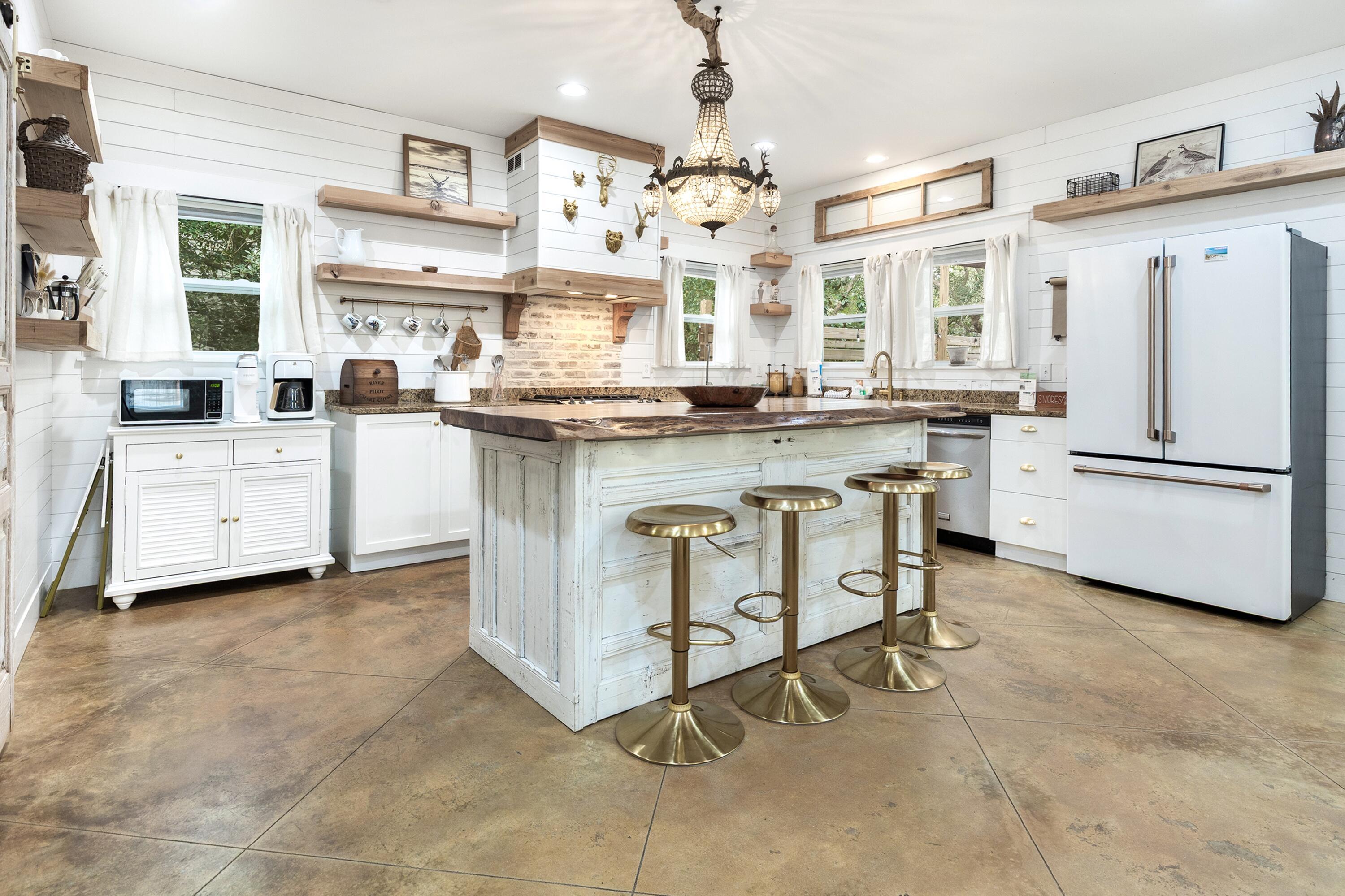 Image 2: Kitchen