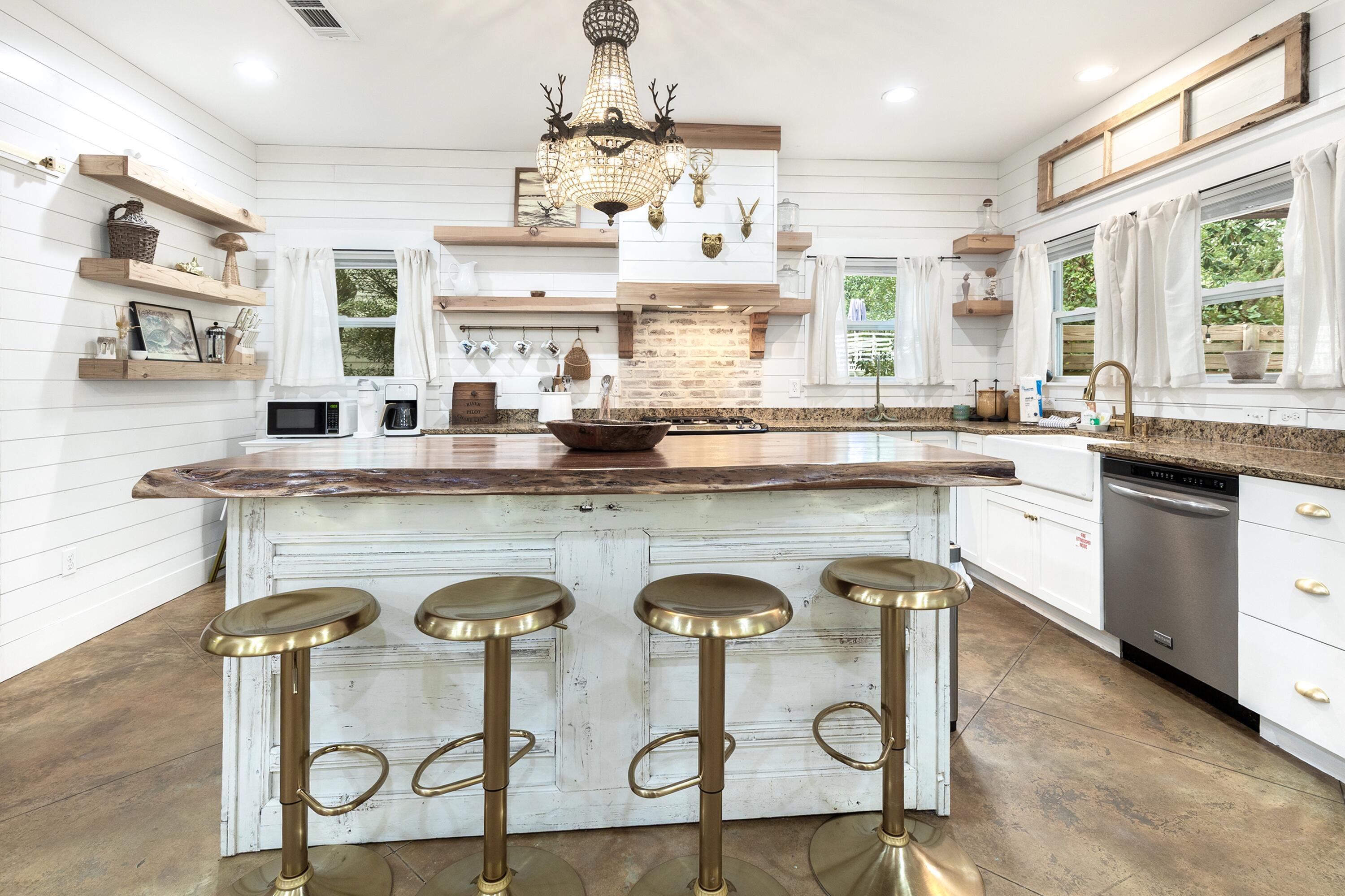 Image 3: Kitchen