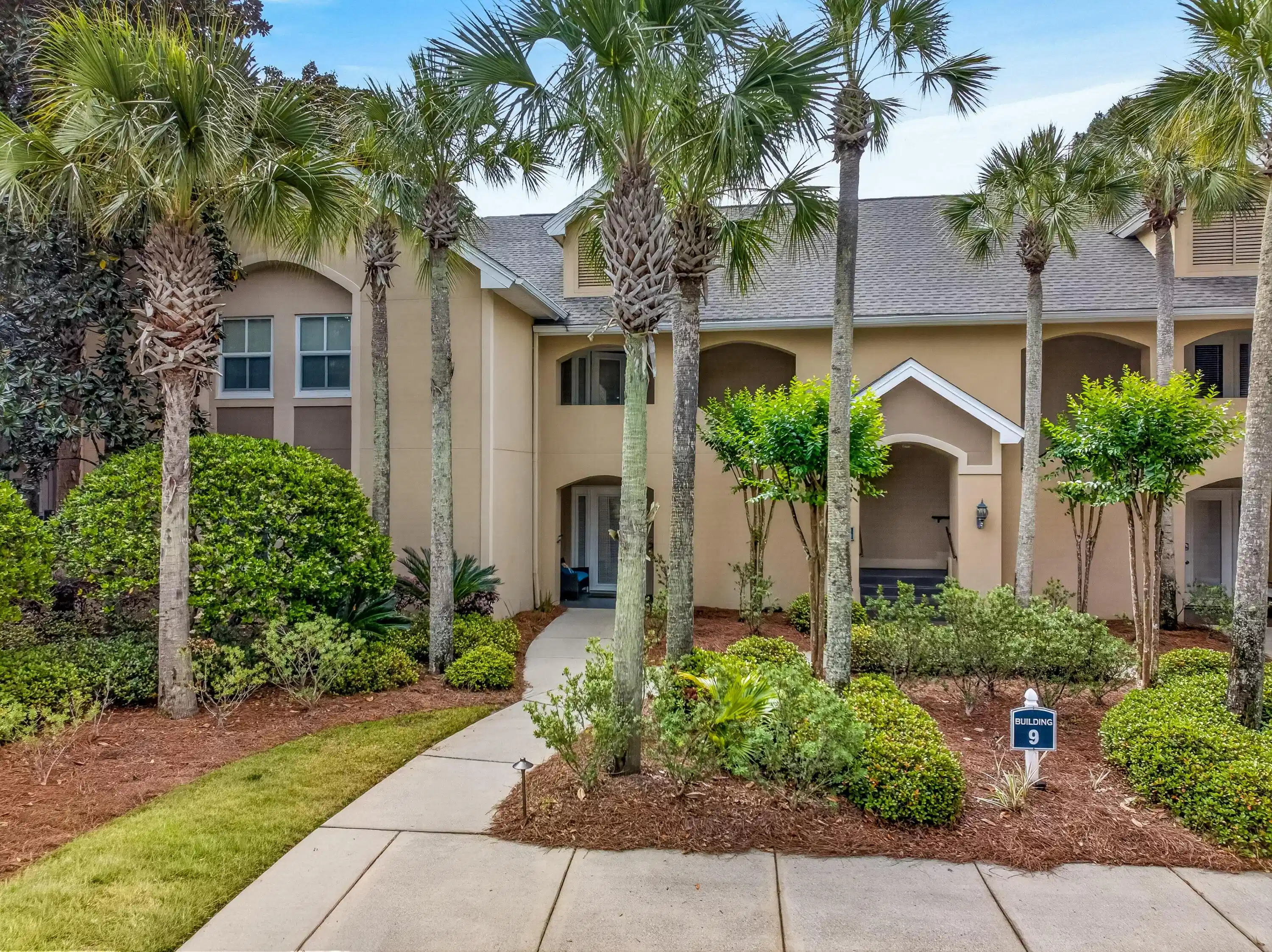 Image 1: 8563 Turnberry Dr