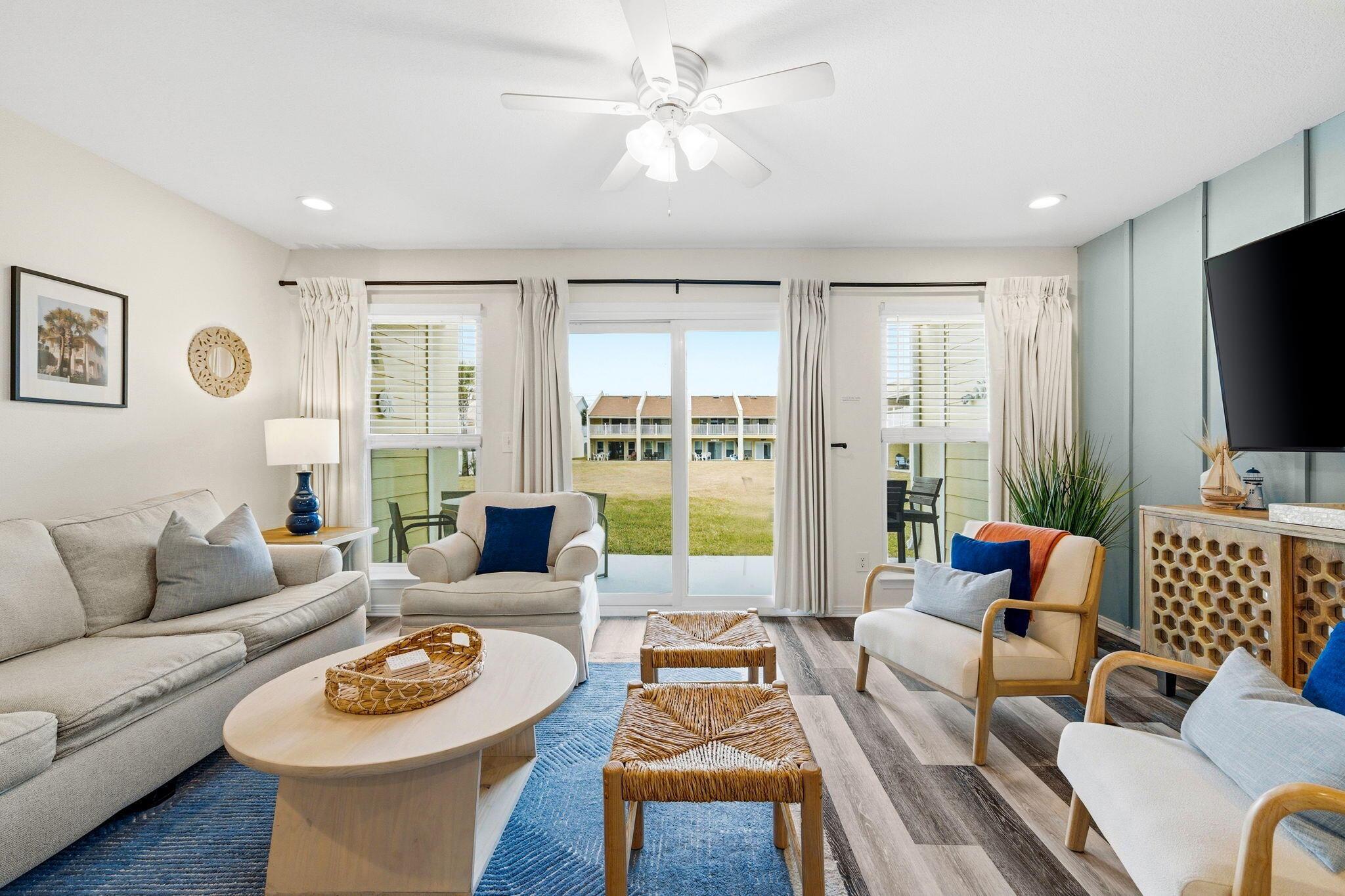 Image 3: Stylish and comfortable furnishings