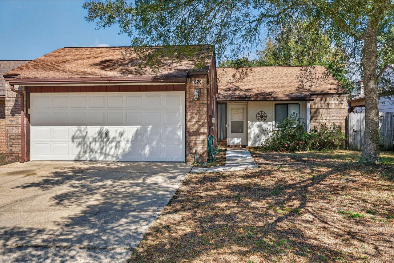 Image 1: 1020_Alderwood_Way-01
