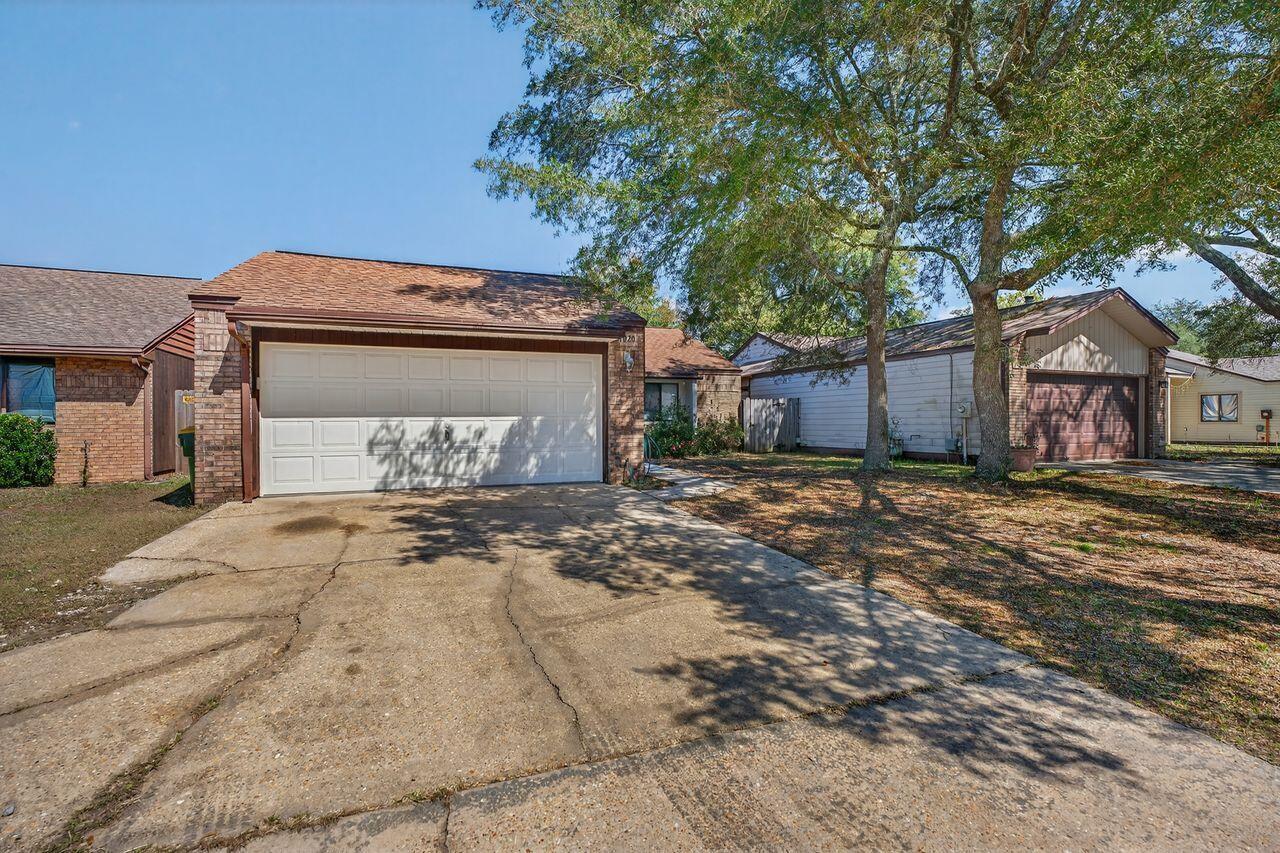 Image 3: 1020_Alderwood_Way-03