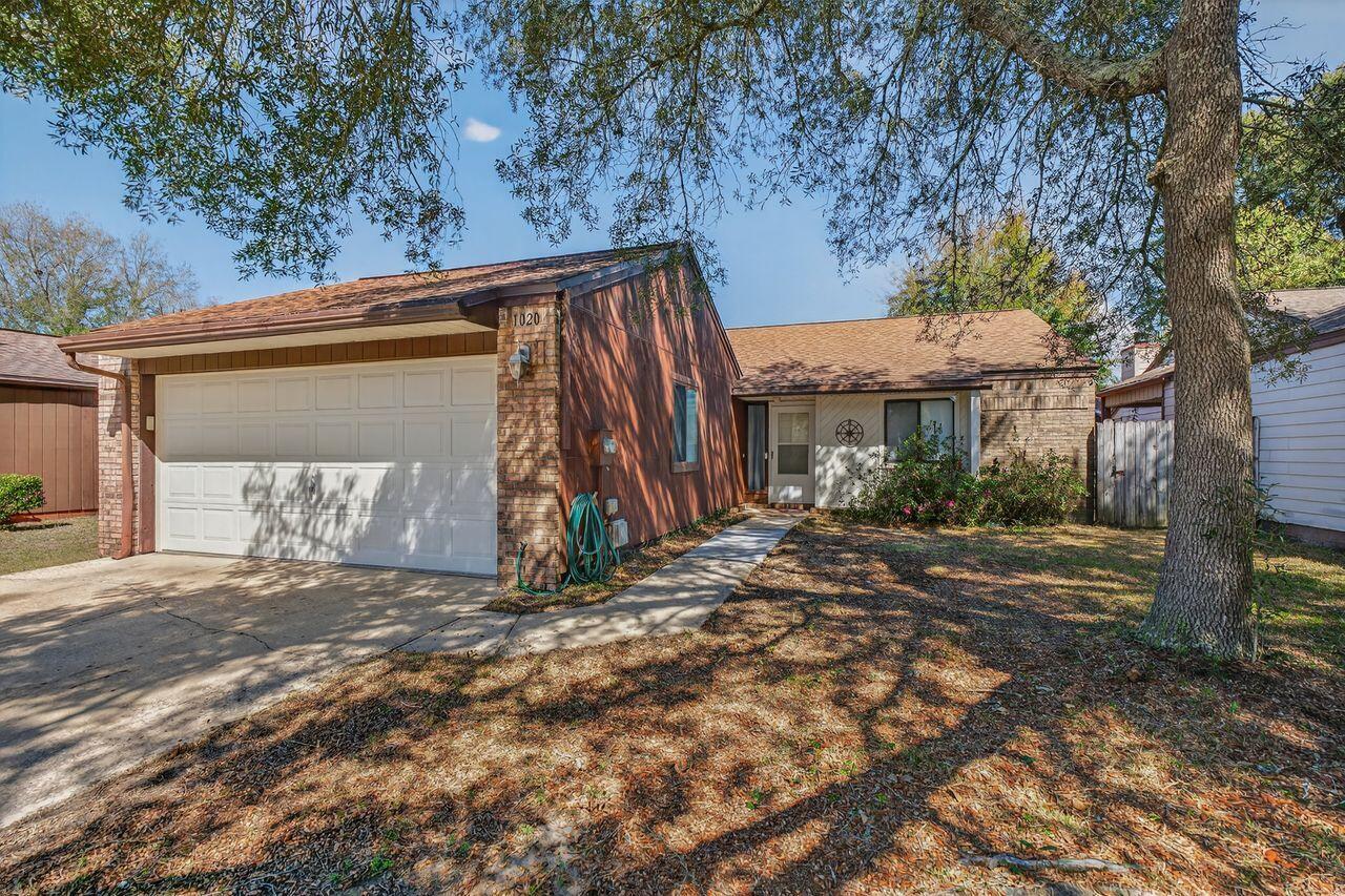 Image 4: 1020_Alderwood_Way-04