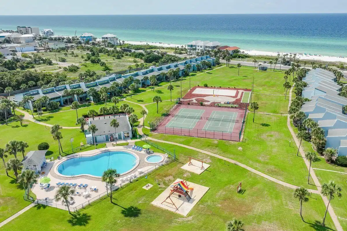 Image 1: Sunnyside Beach & Tennis Resort