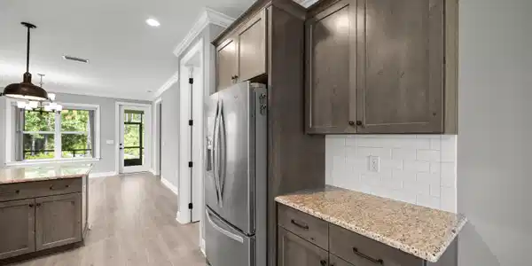 Image 4: Kitchen