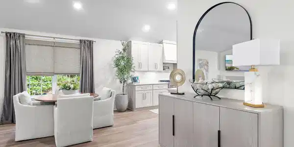 Image 4: Entry Way