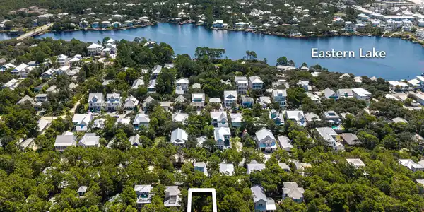 Image 3: Close to Eastern Lake