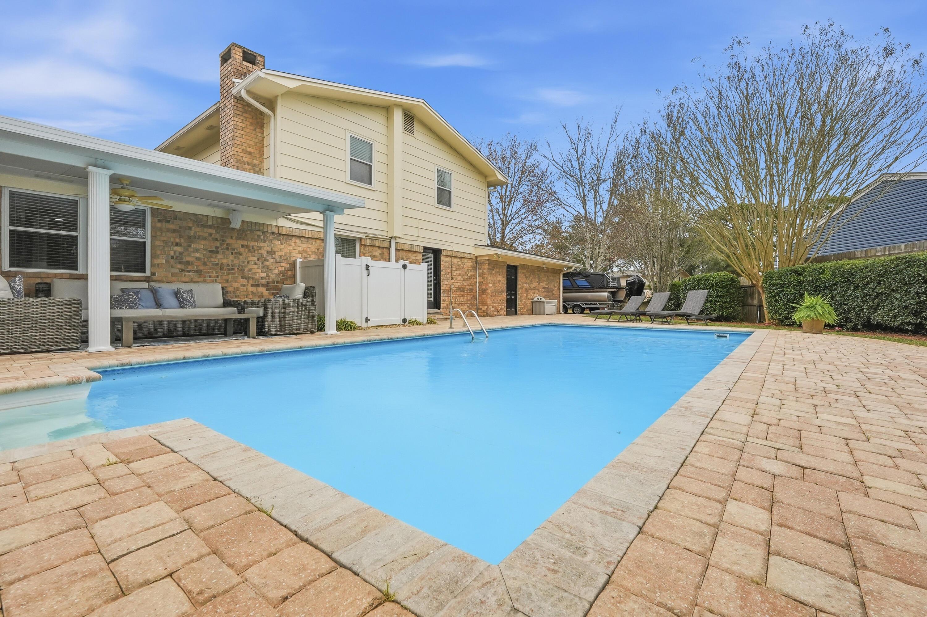 Image 4: Private Pool