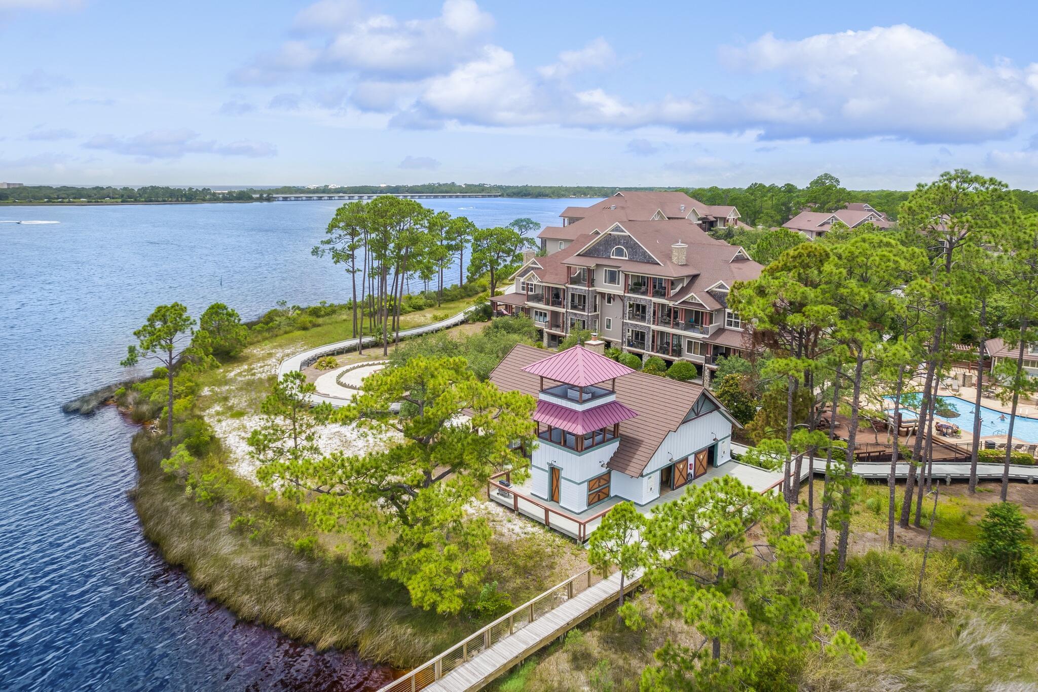 Image 3: Lakeside Lodges Building 1102