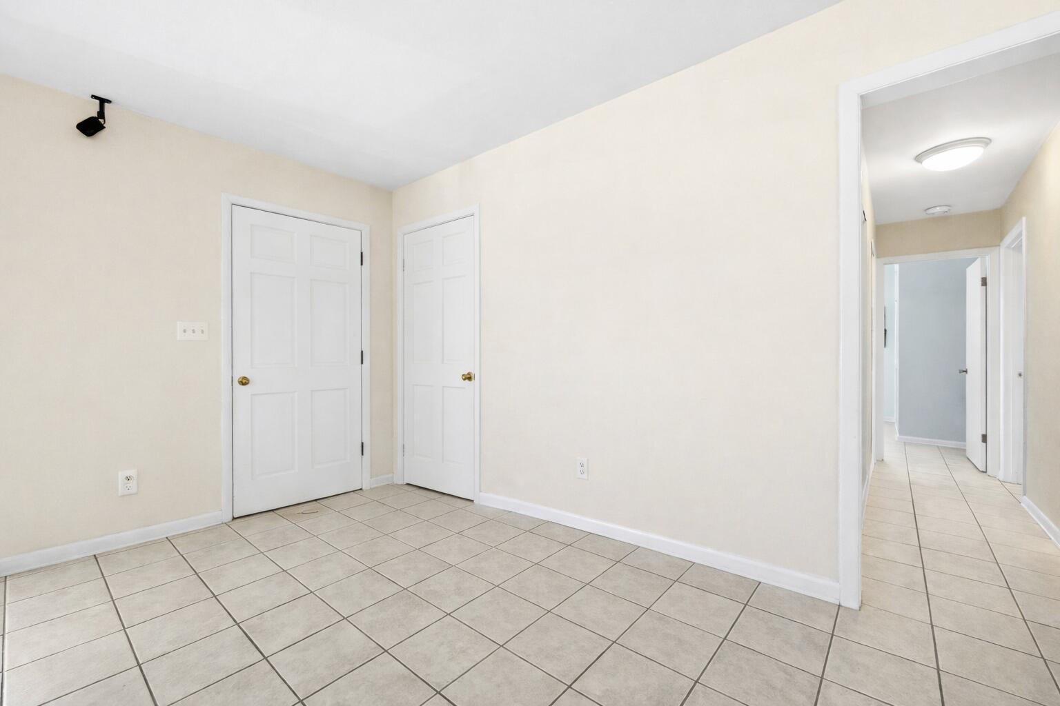 Image 4: entry