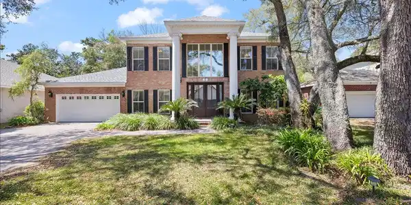 5 Plantation Oaks Drive