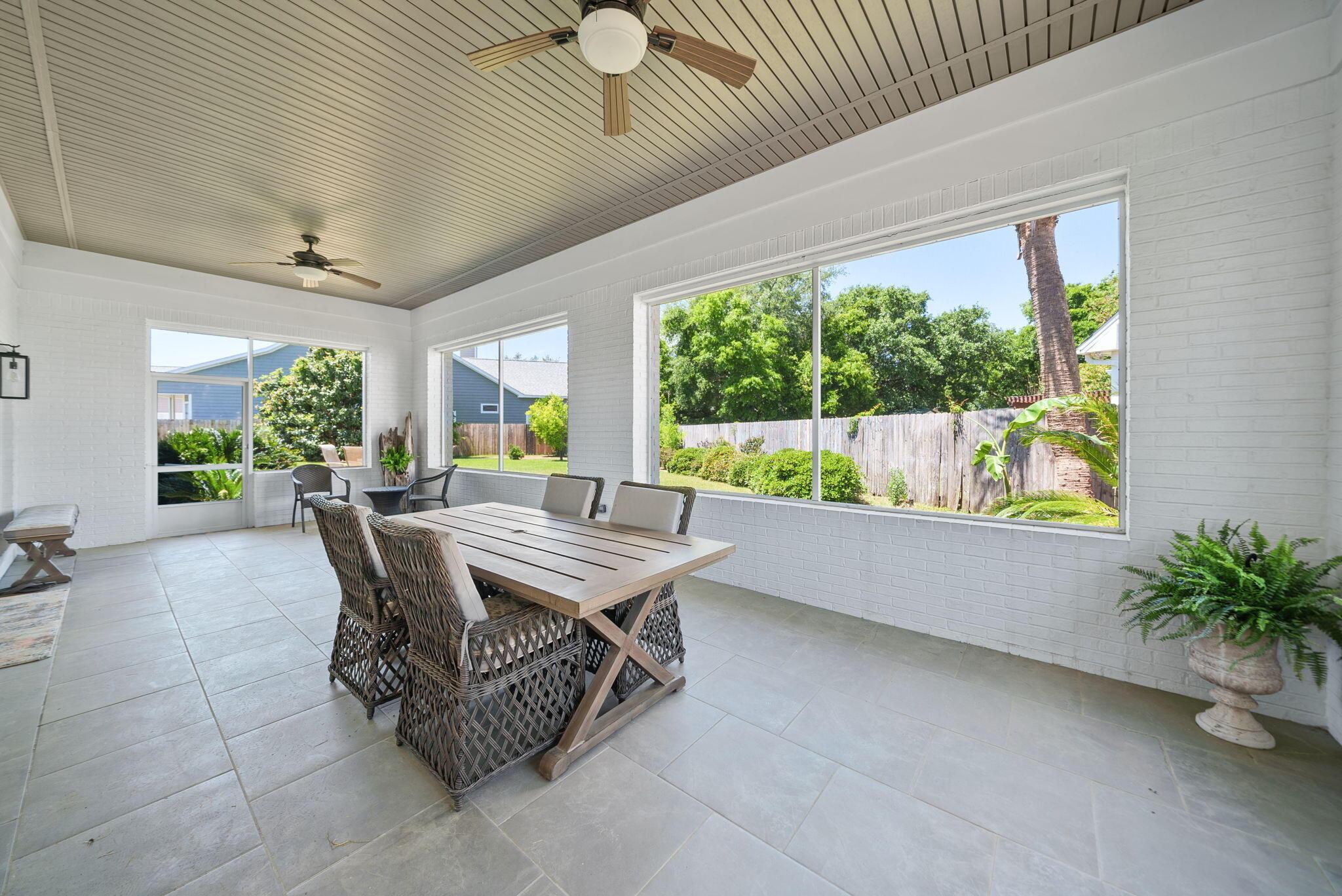 Image 3: Screened-In Porch