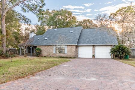 308 N Greenwood Cove
