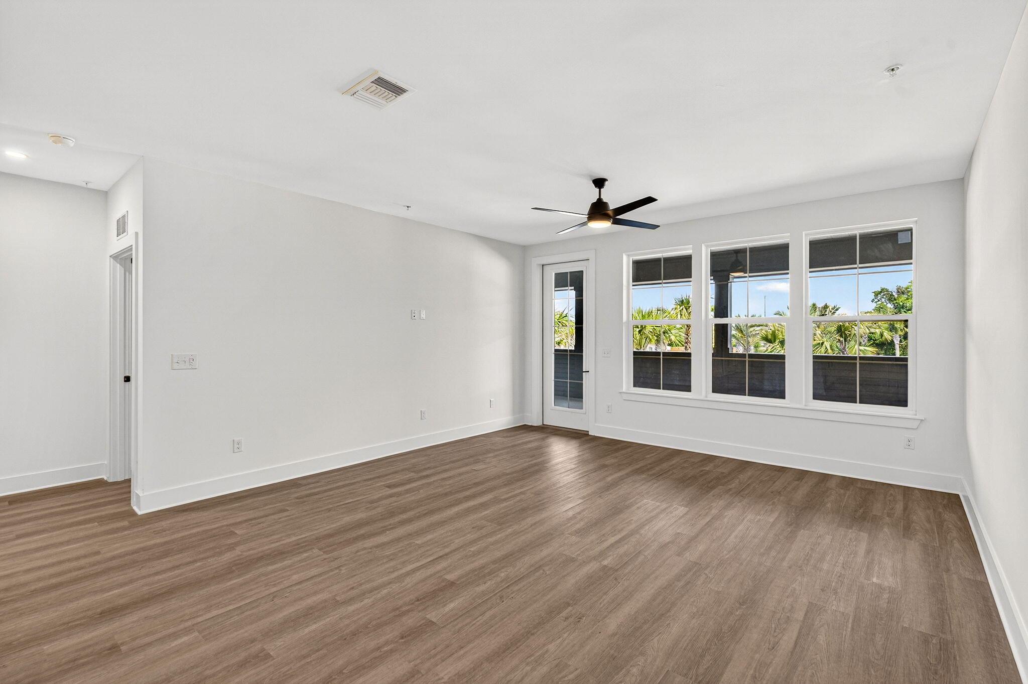 Image 4: Family room