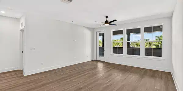 Image 4: Family room