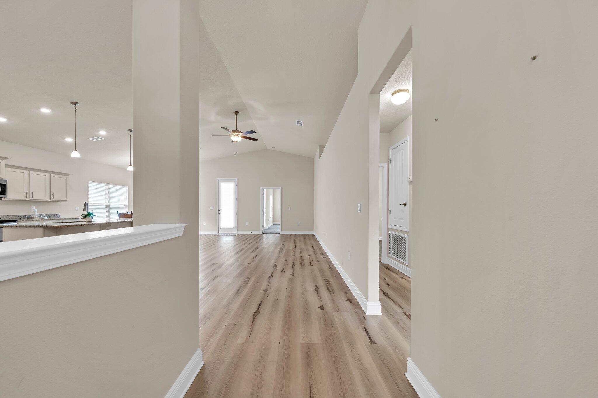 Image 4: Foyer