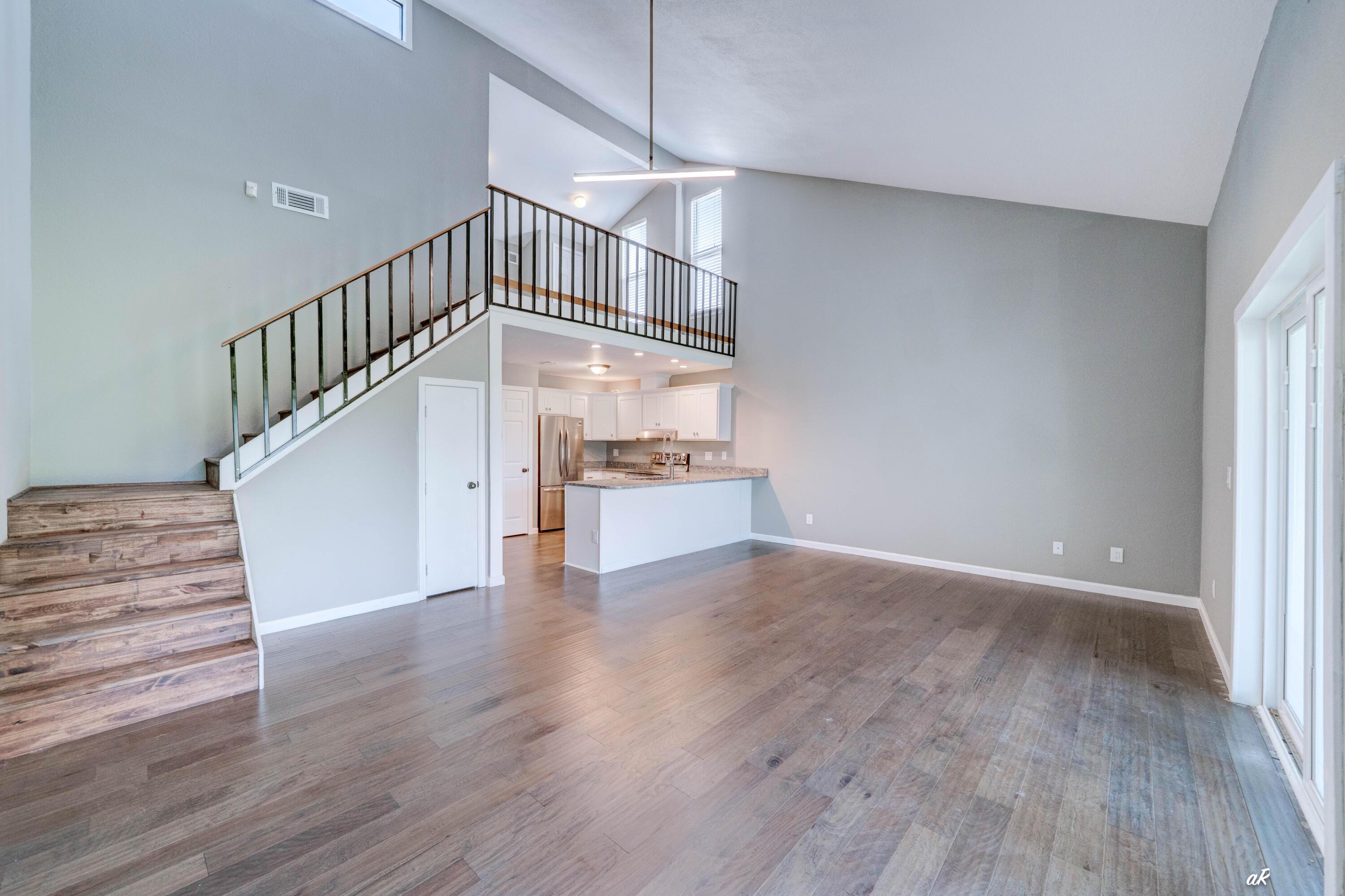 Image 3: Great Room-3