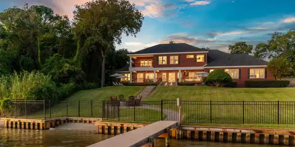 15 Plantation Oaks Drive