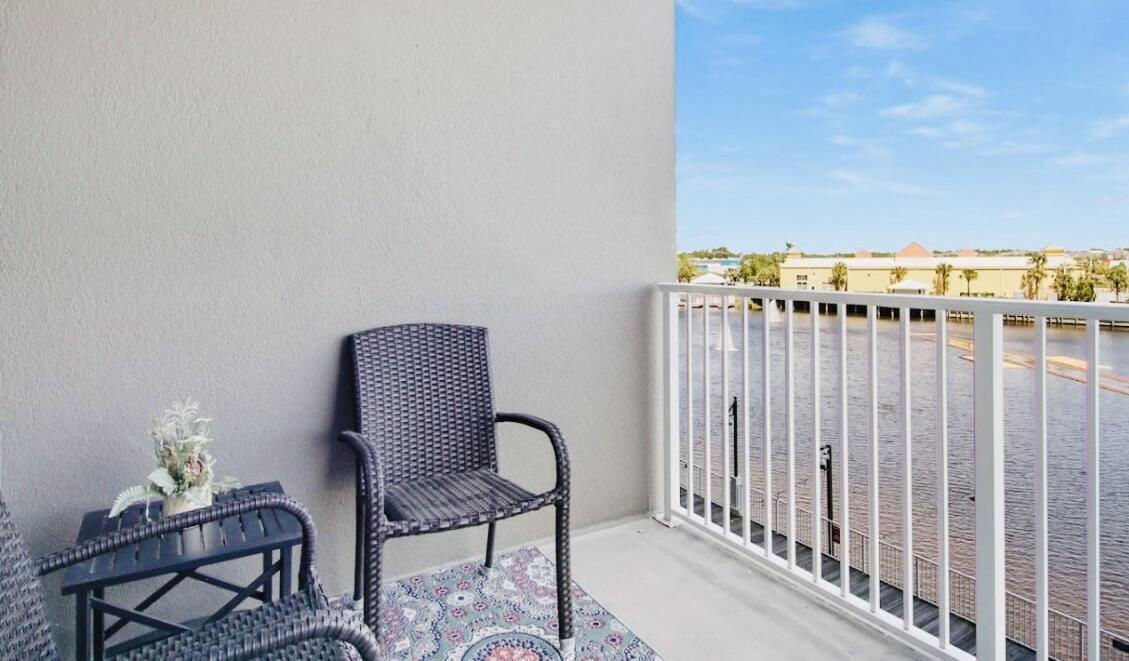 Image 3: Balcony