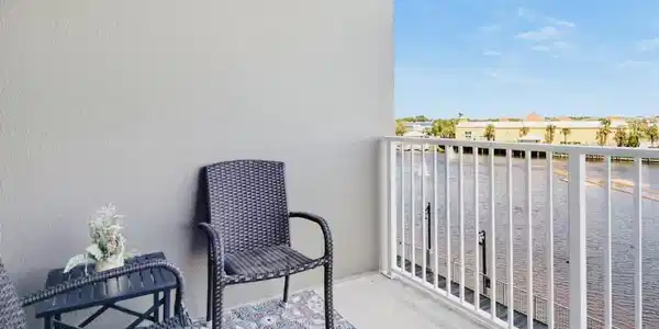 Image 3: Balcony