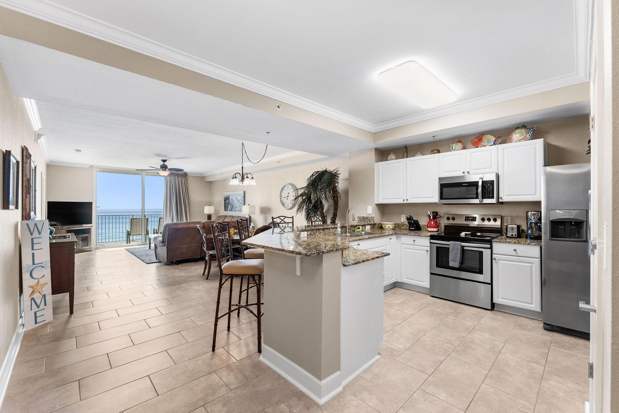 Image 4: Kitchen