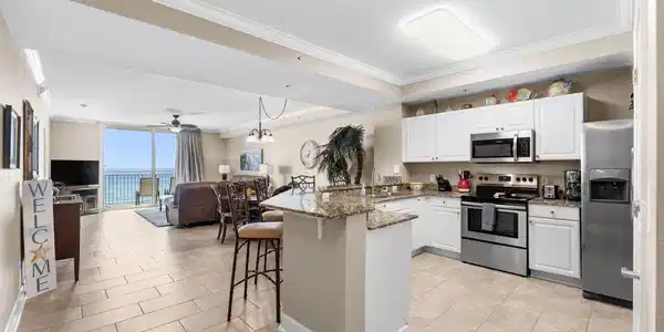 Image 4: Kitchen