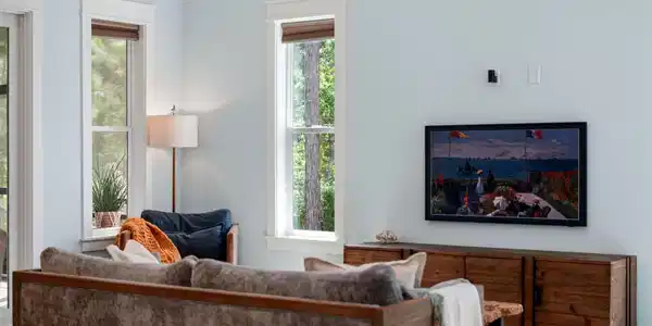 Image 3: Living Room