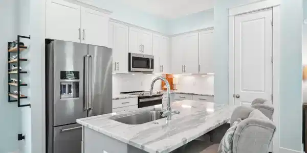 Image 4: Kitchen