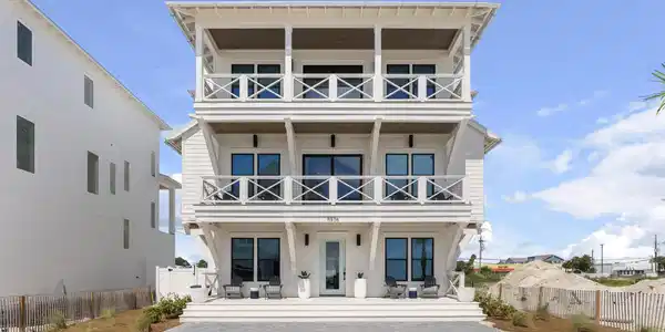 5936 Gulf Drive