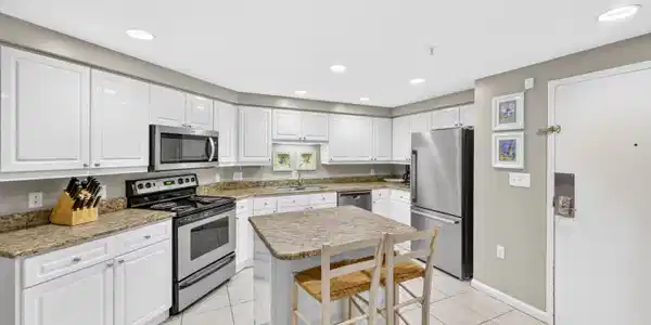 Image 2: Kitchen