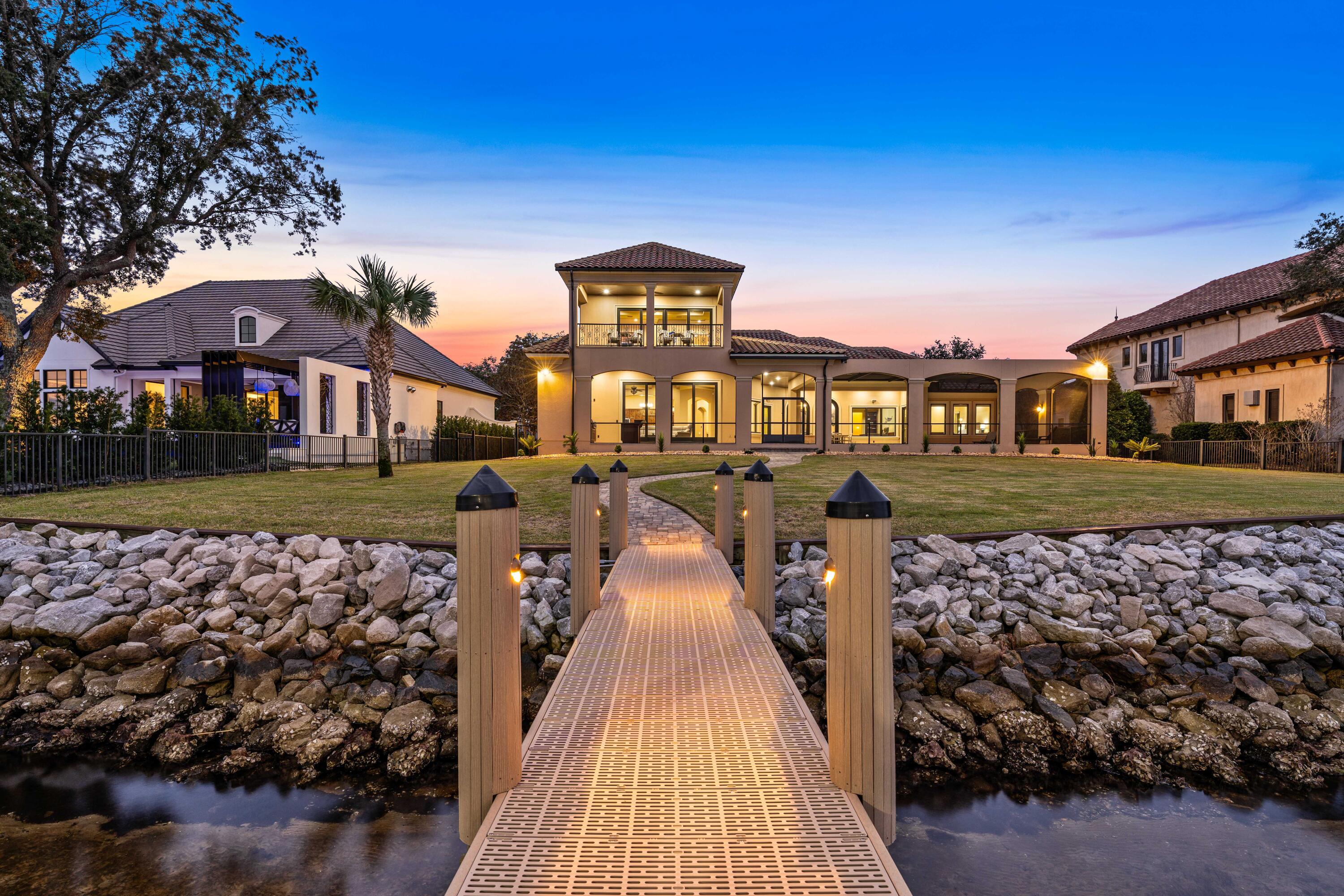 Image 3: 458 Captains Circle-115