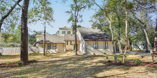 105 E Capri Cove