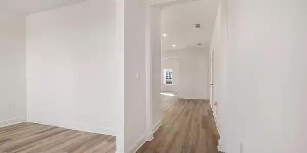 Image 3: Oakley_02_Entry Hall