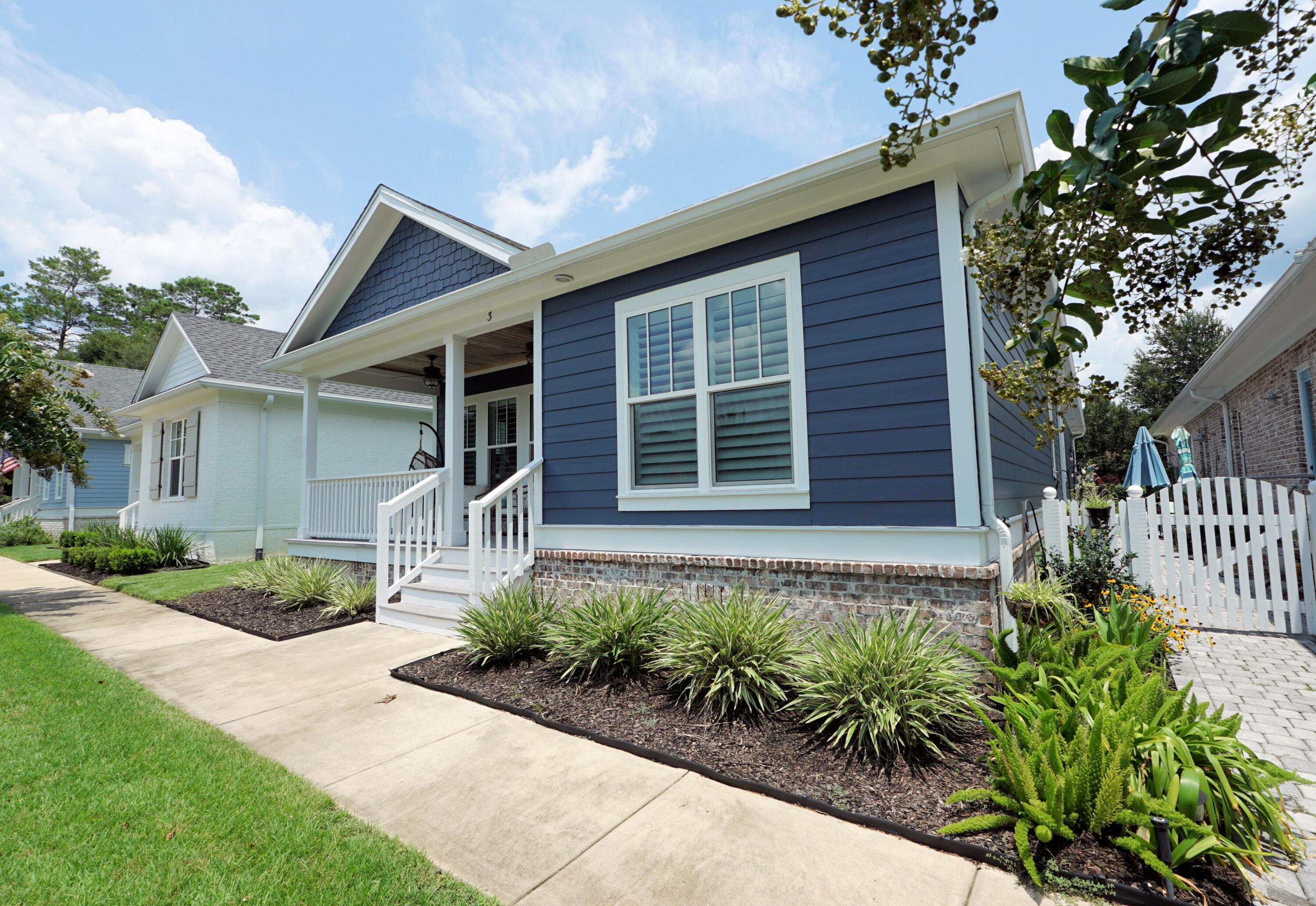 Image 2: 3FrontPorchFrt4
