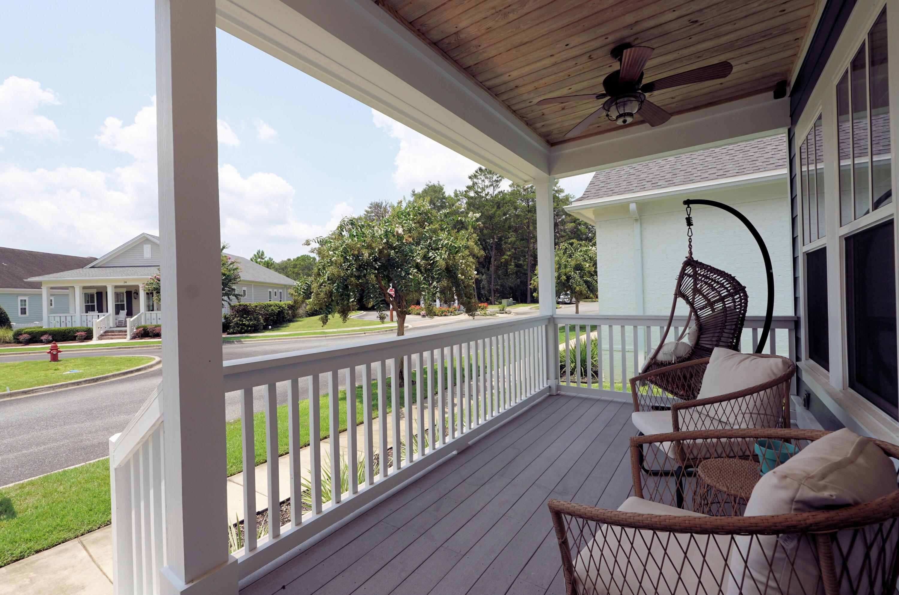 Image 4: 3FrontPorchFrt9PorchView9