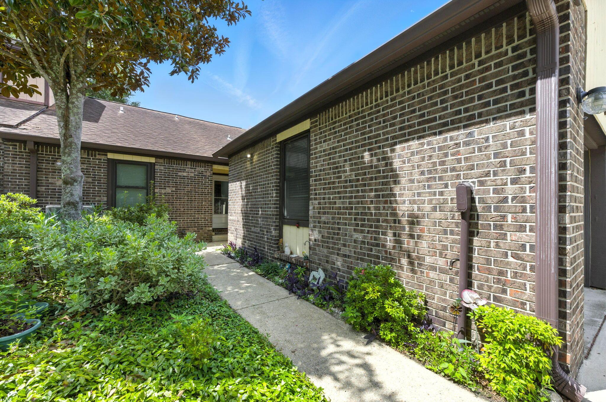 Image 2: 80 Hidden Cove Ct-Valparaiso-4
