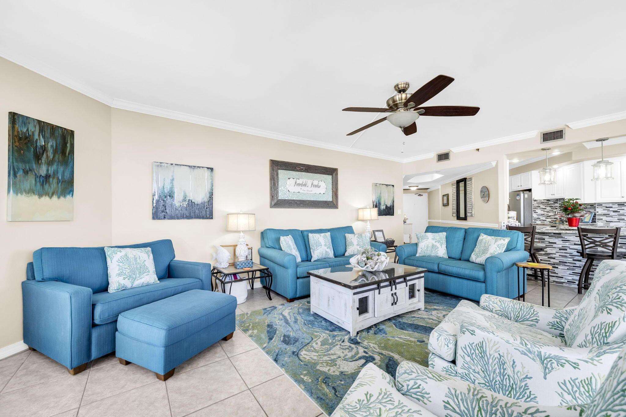 Image 4: Living Room
