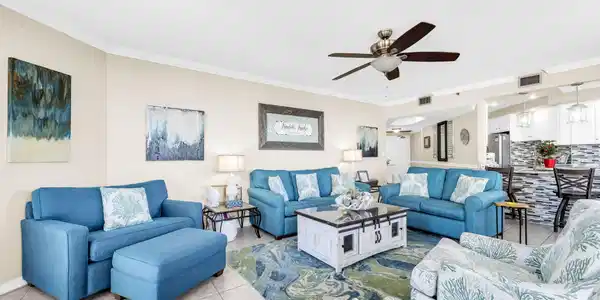 Image 4: Living Room