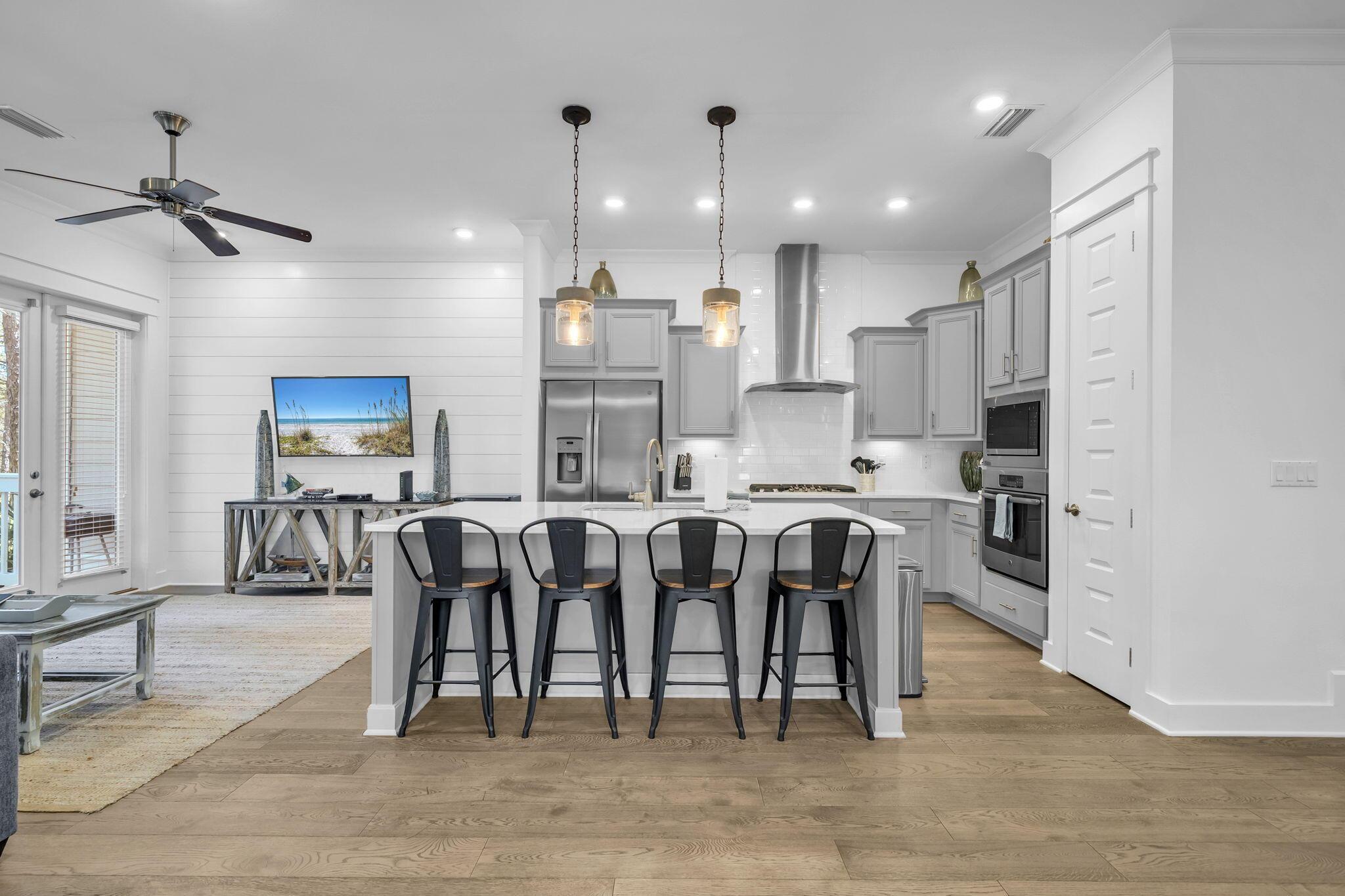 Image 4: Kitchen