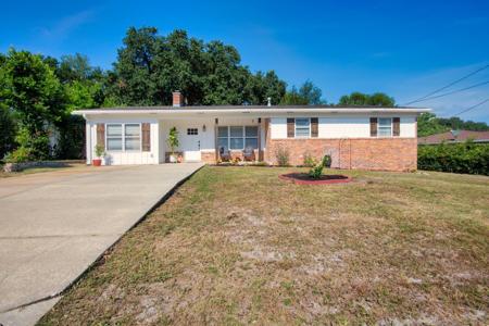 210 NW Bayou Woods Drive
