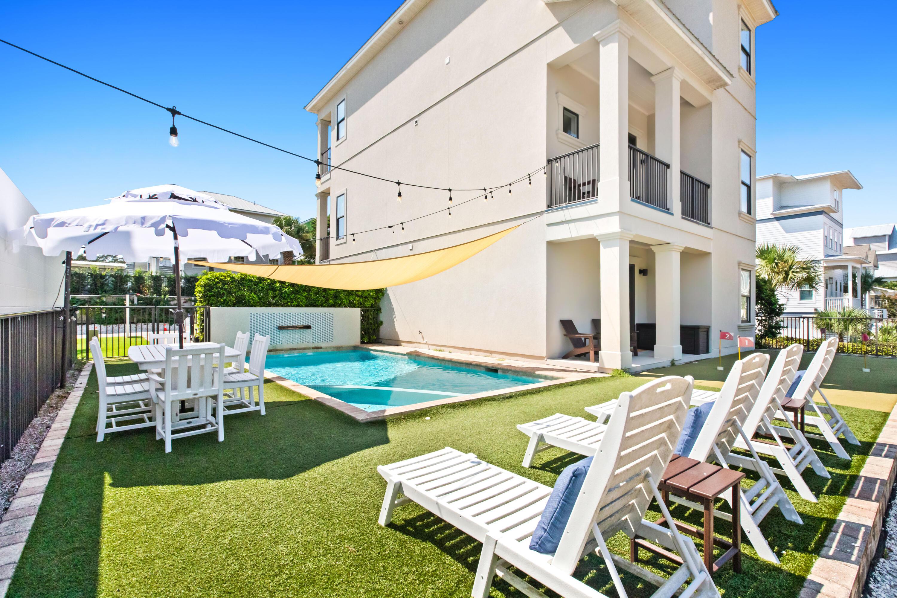 Image 2: Pool